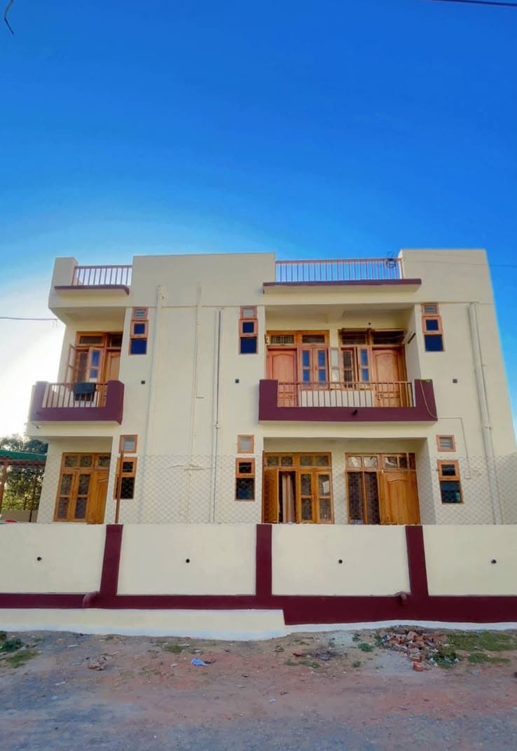 PG building exterior, daytime view, Dehradun